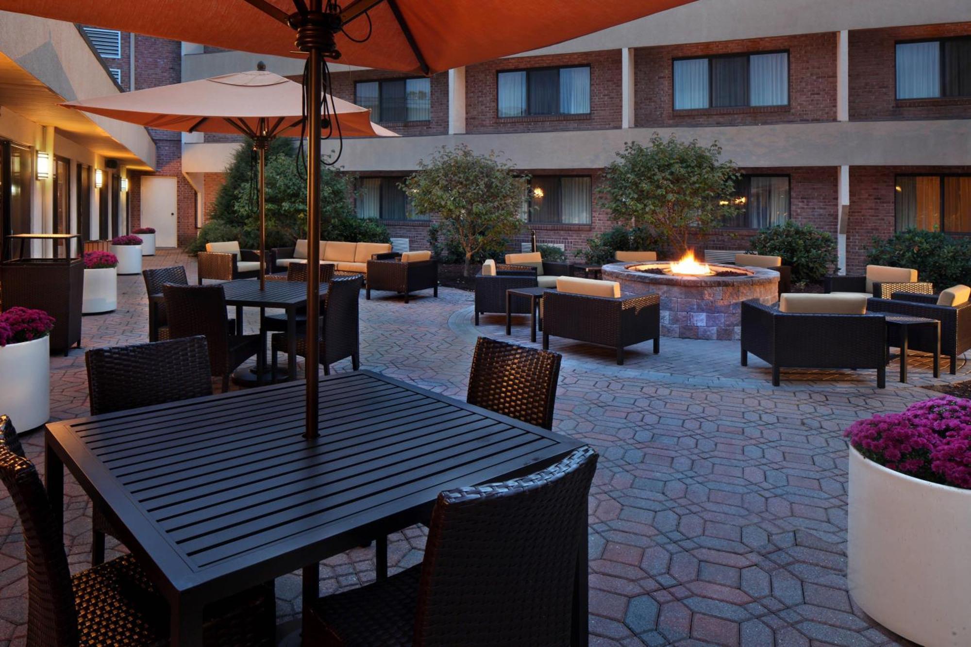 Courtyard Hartford Cromwell Hotel Ngoại thất bức ảnh